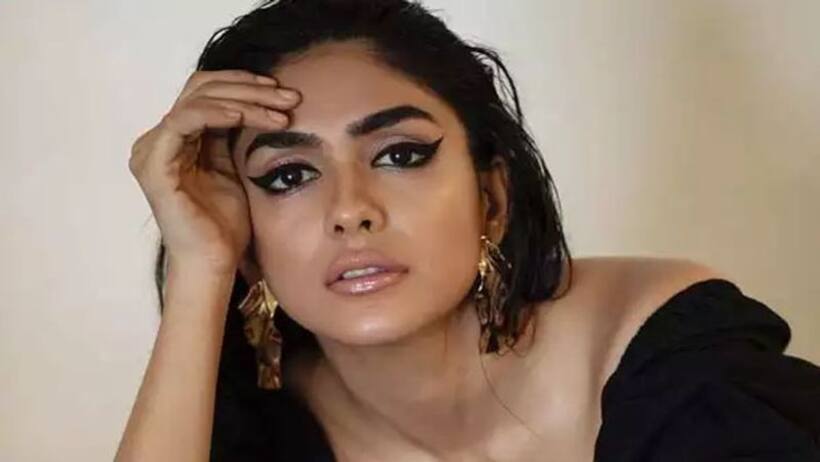 Jersey heroine Mrunal Thakur: జెర్సీ హీరోయిన్ కి కోవిడ్ పాజిటివ్..