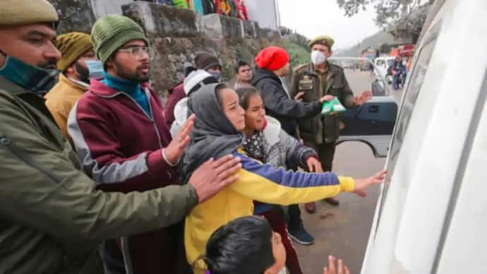 वैष्णो देवी हादसे की सबसे दुखद कहानी: बेटे के सामने मां की मौत, माता रानी के दरबार में चीखता रह गया बेबस बेटा