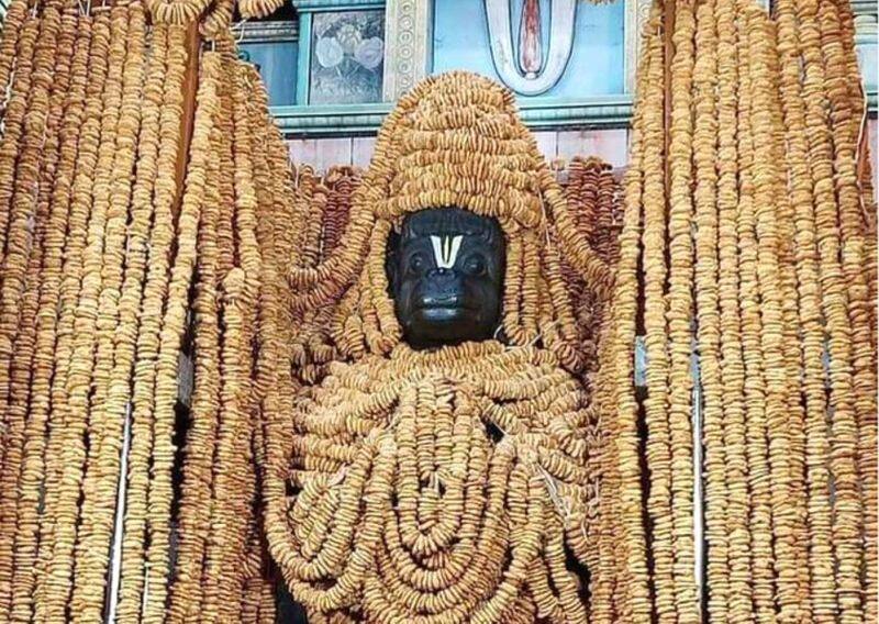 Namakkal anjaneyar jayanti special 1 lakhs 8 vada malai at namakkal anjaneyar kovil