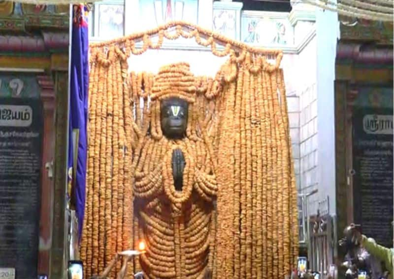 Namakkal anjaneyar jayanti special 1 lakhs 8 vada malai at namakkal anjaneyar kovil