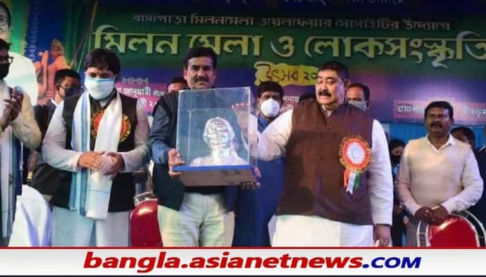 মুকুট-তলোয়ার আর নয়, নিউইয়ারে এবার ৬ কেজি রুপোর তৈরি মমতার মূর্তি উপহার পেলেন অনুব্রত