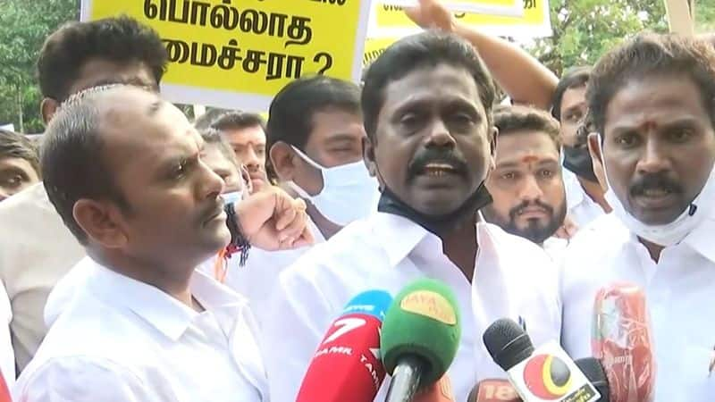 Bar owners association protests in front of the house of Minister of Prohibition and Excise Senthil Balaji in Chennai alleging irregularities in the Tasmac bar tender