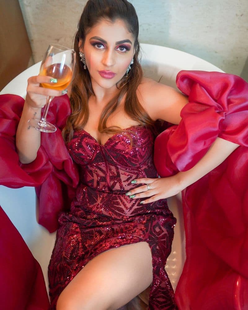 Actress yashika aannand replies to fans questions about drunk driving caused