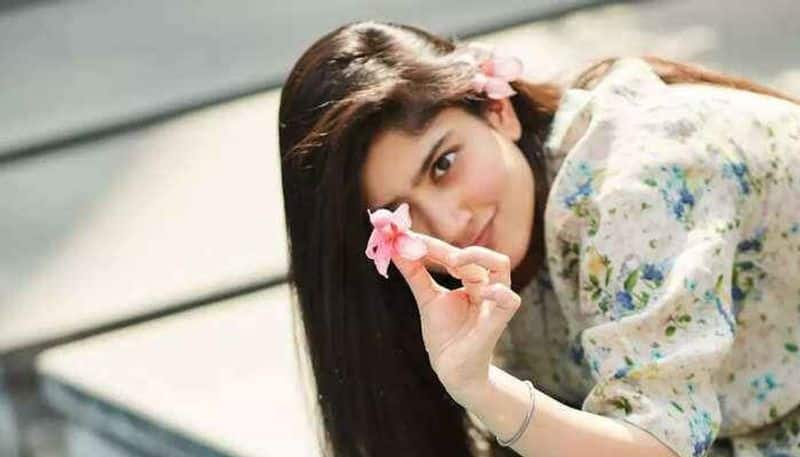 Guess the price of Sai Pallavi's beautiful floral kurta