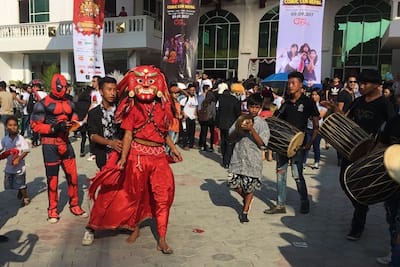 Nepal Otaku Jatra: কোভিডের মধ্যেই রঙিন নেপাল, ওটাকু যাত্রায় সামিল শয়ে শয়ে ফ্যানস, দেখুন