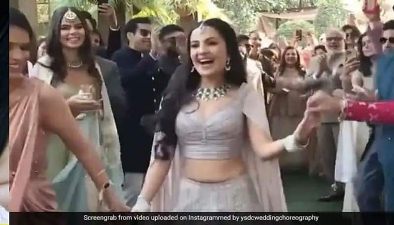 This Bride's Dance To 'Sau Aasmaan' Is Breaking The Internet