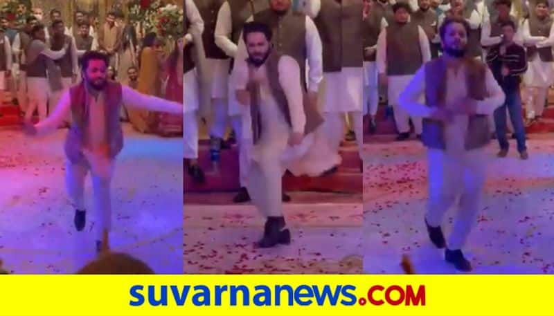 Is it Pakistan MP Aamir Liaquat Hussain dancing to Tip Tip Barsa Pani in this viral video dpl