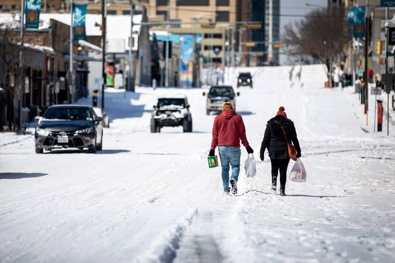 extreme winter in US more than 2000 flights cancelled