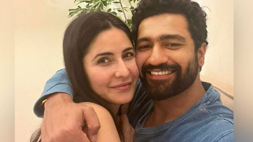 शादी को हुआ 1 महीना तो रोमांटिक दिखे Katrina Kaif Vicky Kaushal, एक दूसरे को कसकर लगे लगाते आए नजर