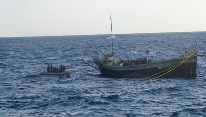 Pakistan Boat: ভারতীয় জলসীমায় পাকিস্তানের নৌকা,  উপকূল রক্ষী বাহিনীর জালে ১০ পাকিস্তানি