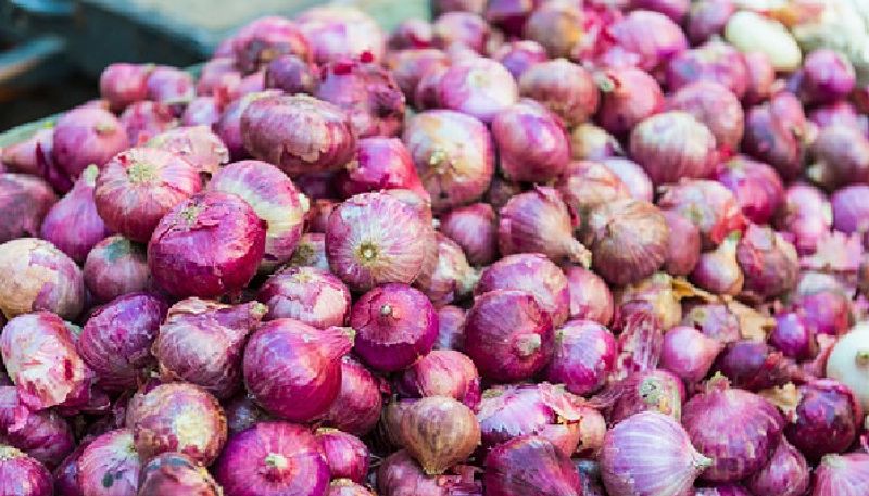 Farmers Faces Problems For Onion Price Decline in Chitradurga grg  