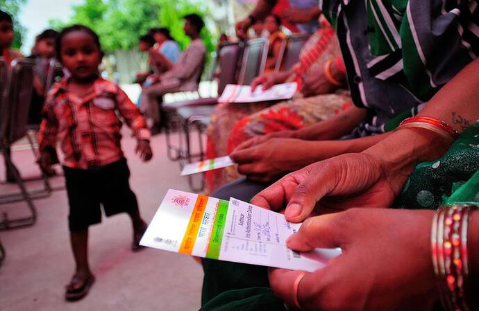 Pan-Aadhar Link-৩১ মার্চের মধ্যে যদি এই বিশেষ কাজটি না করেন তাহলে ১০০০ টাকা জরিমানা দেওয়ার জন্য তৈরি থাকুন