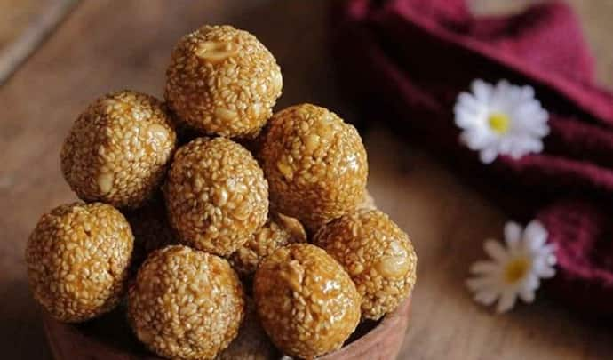 क्यों बनाई गई Makar Sankranti पर तिल-गुड़ के व्यंजन खाने की परंपरा? कारण जान हैरान रह जाएंगे आप