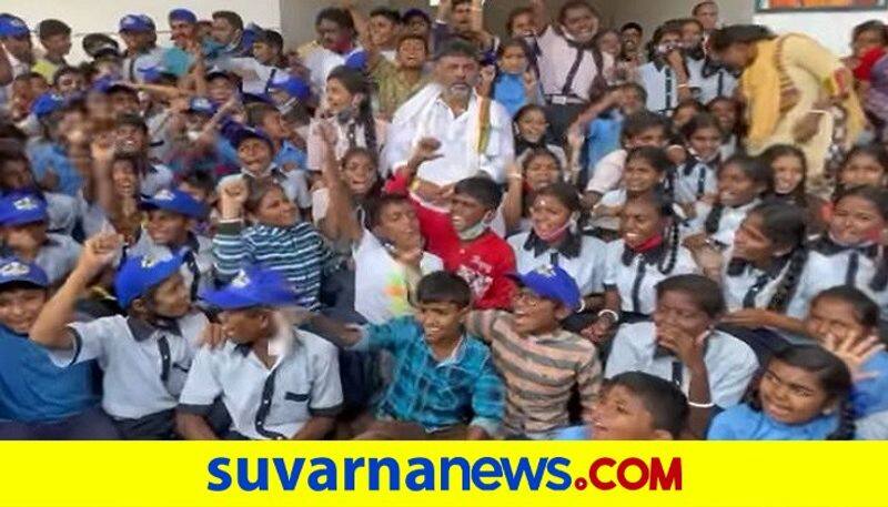 NCPCR sumoto case against DK Shivakumar Over Mingling With Schools Students Without Mask During Mekedatu Padayatra rbj