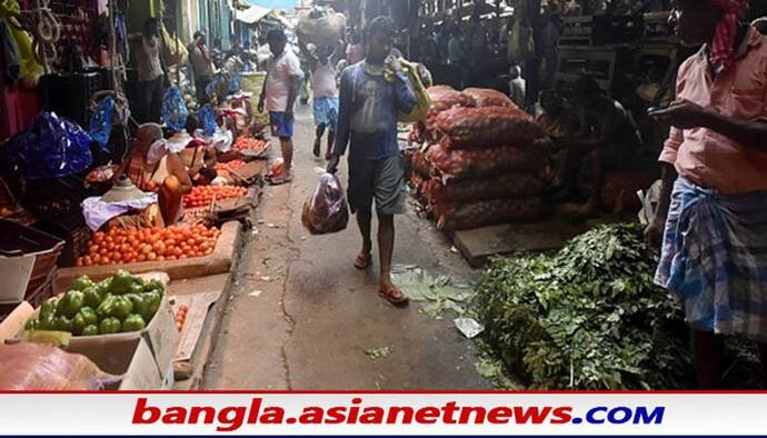 অকাল বর্ষণে ভাসছে বাংলা, মধ্যবিত্তের চিন্তা বাড়িয়ে ফের বাড়তে পারে শাক-সব্জির দাম