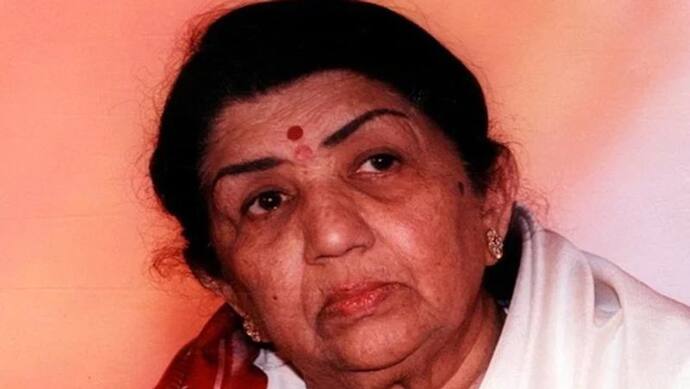 Lata Mangeshkar Health Update: सेहत में हुआ थोड़ा सुधार पर अभी रहेगी ICU में, डॉक्टरों की टीम कर रही देखभाल