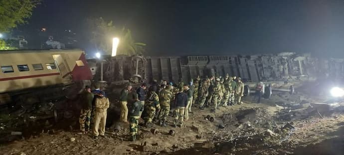 Maynaguri Train Accident: শুরু হয়েছে প্রাথমিক তদন্তের কাজ, আনুমানিক লাইনের ফাটল থেকেই দুর্ঘটনা