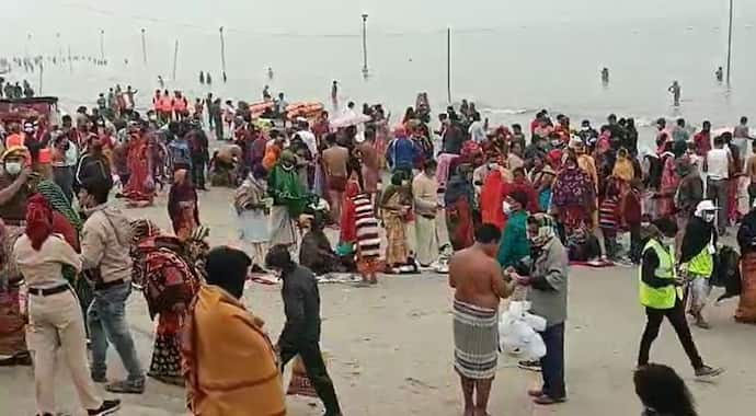 Gangasagar Mela: উধাও করোনাবিধি, মকর সংক্রান্তিতে ভোর থেকেই গঙ্গাসাগরে চলছে পুণ্যস্নান