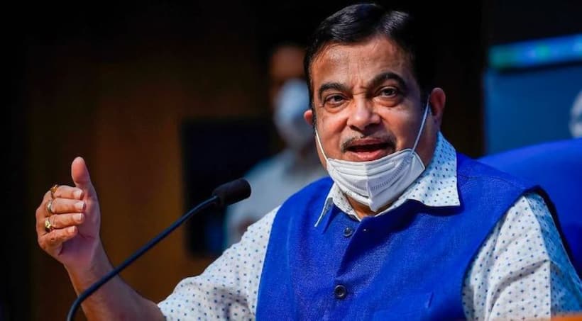 union minister Nitin Gadkari : ఫోన్ మాట్లాడుతూ డ్రైవింగ్ చేయడం నేరం కాదు.. కానీ.. !