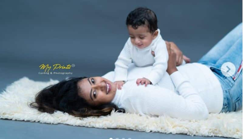 Neelakkuyil serial actress latha sangaraju shared a photoshoot pictures with her son