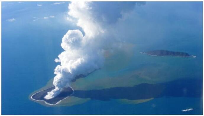 Tonga Tsunami: আগ্নেয়গিরির অগ্নুৎপাত থেকে ভয়াবহ সুনামি, বাকি বিশ্ব থেকে বিচ্ছিন্ন টোঙ্গা