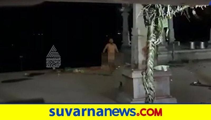 Naked Man Creates Ruckus Outside Temple in Tumakuru hls