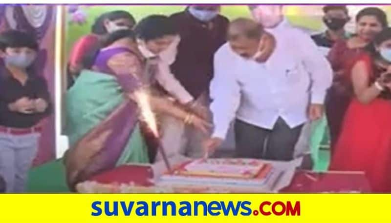 Jagaluru BJP MLA Ramachndrappa throws away Covid rules and celebrate birthday hls