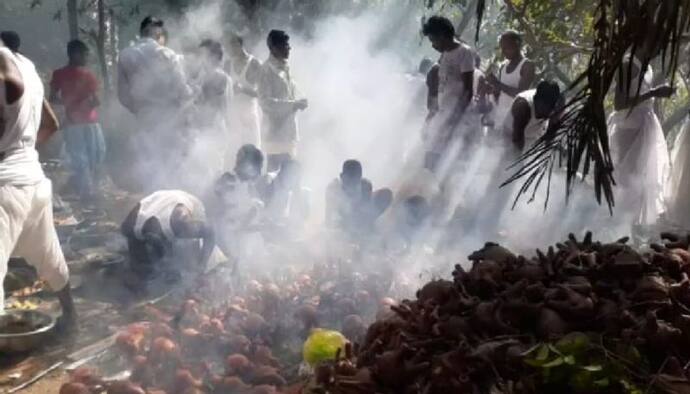 Purulia Puja:নিস্তব্ধ জঙ্গলে নিষিদ্ধ মহিলাদের প্রবেশ, মারামবুরুর পুজোর অজানা ইতিহাস