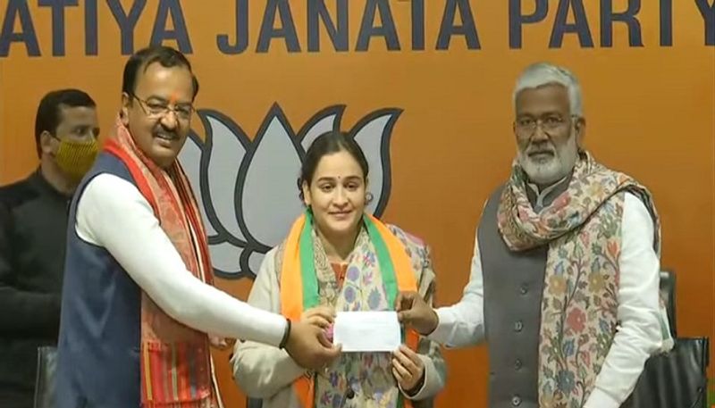 UP Election 2022 Big boost for BJP as Mulayam Singh daughter in law Aparna Yadav joins party gcw