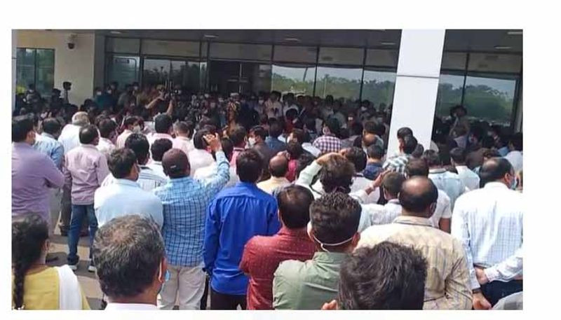 Tension prevails after employees protest collectorates in Andhra pradesh