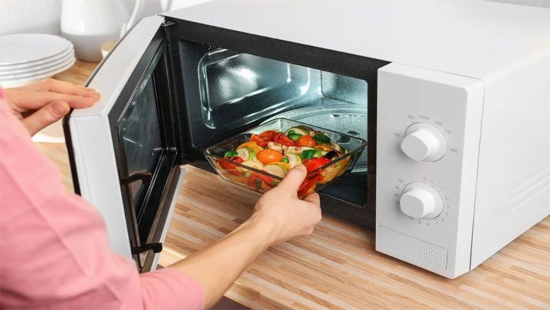 foods which should not reheat inside microwave oven hyp 