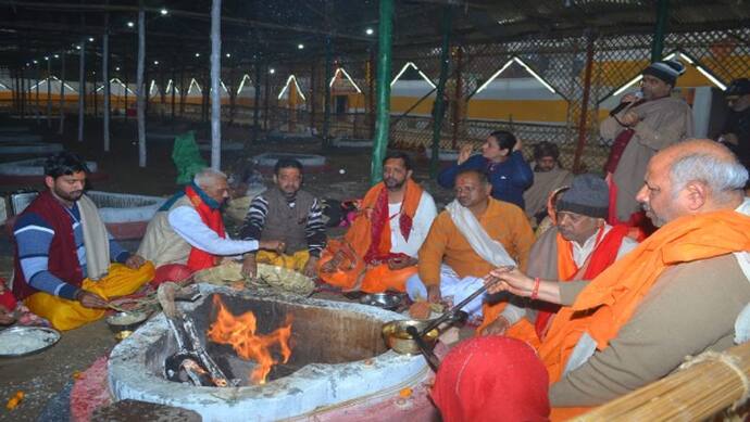 Special Story:  महामंडलेश्वर स्वामी प्रखर महाराज ने बताया, ' सर्वश्रेष्ठ है अरणी मंथन से उत्पन्न अग्नि'