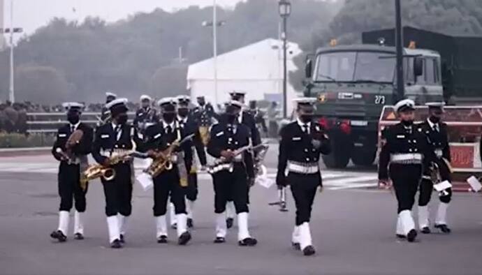 Republic Day: প্রজাতন্ত্র দিবসের অনুশীলনে হিন্দি গানের সুরে নাচ, অন্যমুডে  ভারতীয় নৌবাহিনীর জওয়ানরা