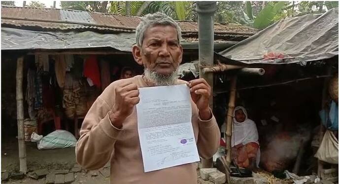 সরকারি খাতায় 'মৃত', ২ বছর ধরে বার্ধক্য ভাতা থেকে বঞ্চিত বাদুড়িয়ার বৃদ্ধ