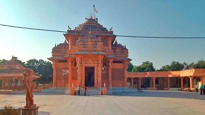 अहमदाबाद के इस मंदिर में होती है मुस्लिम महिला की पूजा, अंतरिक्ष यात्रा से पहले इस एस्ट्रोनॉट ने टेका था माथा