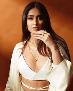 Ileana Hot Photos : উথলে পড়ছে বক্ষযুগল থেকে থলথলে শরীর, কার্ভি ফিগারে চরম ট্রোলড ইলিয়ানা