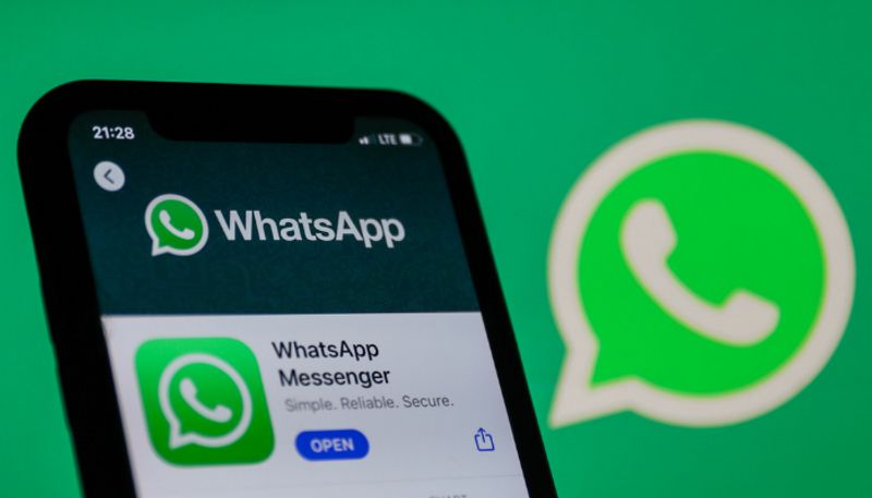 An employee hit his boss for Removing him from WhatsApp group of the company he was working for akb