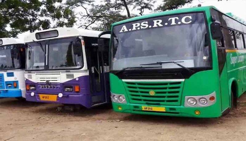 RTC bus overturns in Nellore, woman killed, more than 30 injured