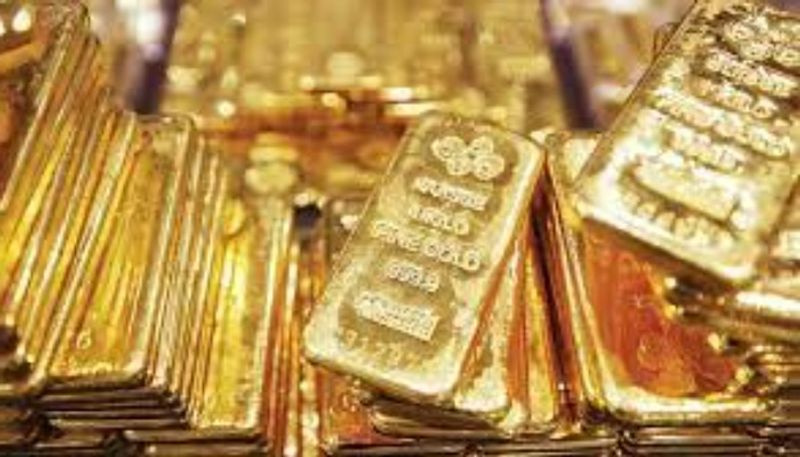 Four caught including owner for Selling sub standard gold biscuits in nagarathpete Bengaluru mnj