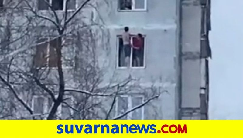 rescue of a girl by two daring men from burning building akb