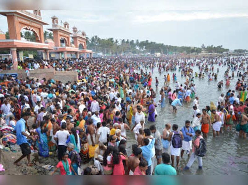 Thousands of devotees take bath in Rameswaram sea on the occasion of Panguni Amavasai vel