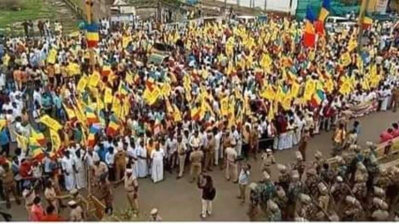 Vanniyar Sangam near Thiruvannamalai was removed overnight and the people of Bamaga were involved in a struggle