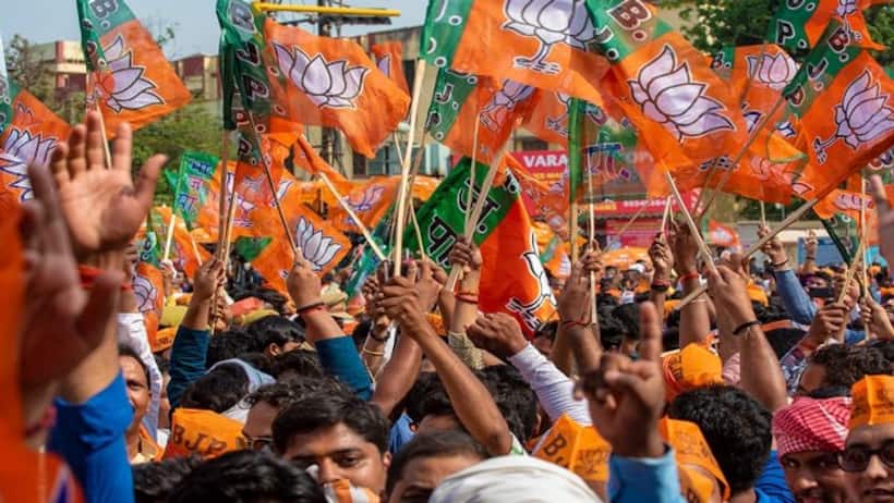 UP चुनाव में दिखी BJP नेताओं की गुंडई, खुलेआम शराब पीने का किया विरोध तो कर दी पड़ोसी की पिटाई