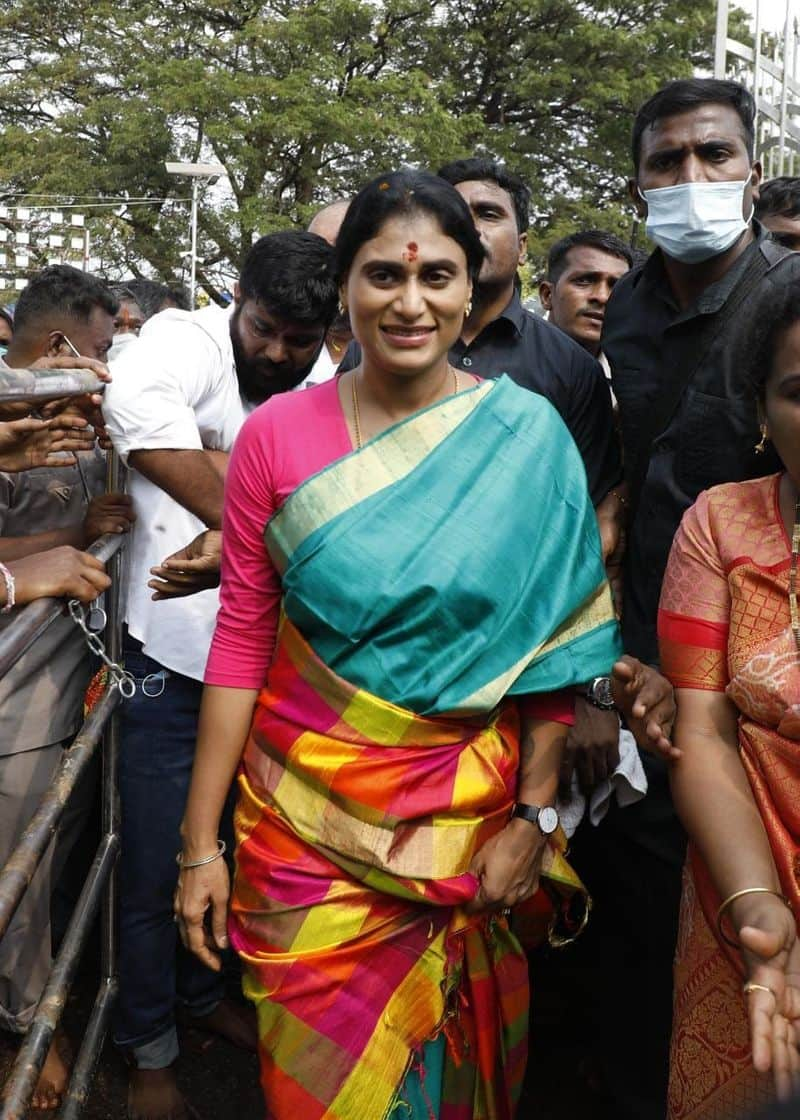  YSRTP chief  YS Sharmila Serious comments  on KCR