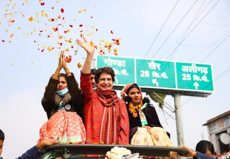 UP Election 2022: Priyanka Gandhi presents Congress' youth manifesto to BJP worker, here's what happened next-dnm