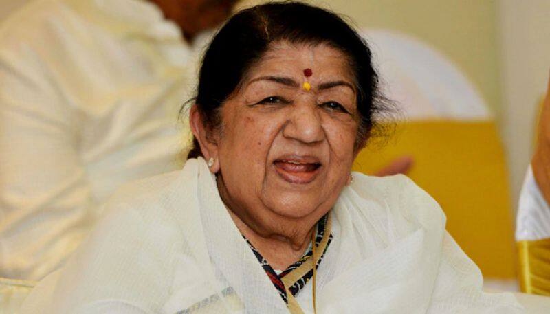 pakistan minister fawad pays tribute to lata mangeshkar