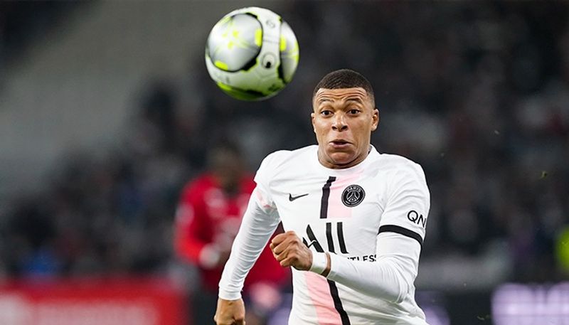 Ligue 1 Kylian Mbappe happy to let Lionel Messi become Paris Saint Germain PSG leading man denies decision over future