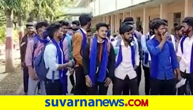 Chikkamagalur Students Come In Support of Hijab Wear Blue Shawl hls