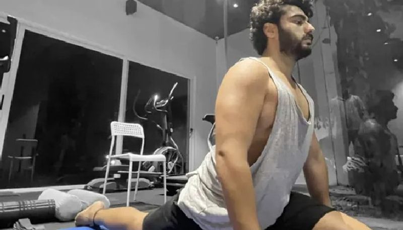 arjun kapoor started new yoga training and he thanks malaika for this