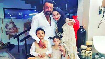 8 PHOTOS: पत्नी मान्यता और जुड़वा बच्चों के साथ इस खूबसूरत घर में रहते हैं Sanjay Dutt, अंदर से दिखता है ऐसा